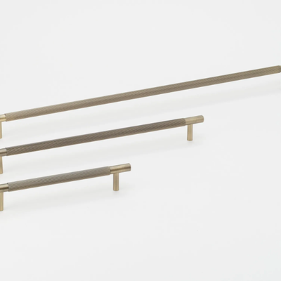 linear-bridge-furniture-handle-lo-co-interiors-641820-rel9d9809b7.jpg